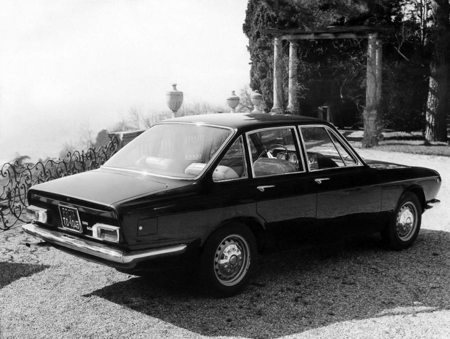  Alfa Romeo 2600 De Luxe (106) 1965 года  (фото 2 из 7)